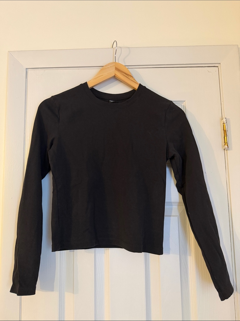 Uniqlo Black Long-Sleeve Crewneck Top
